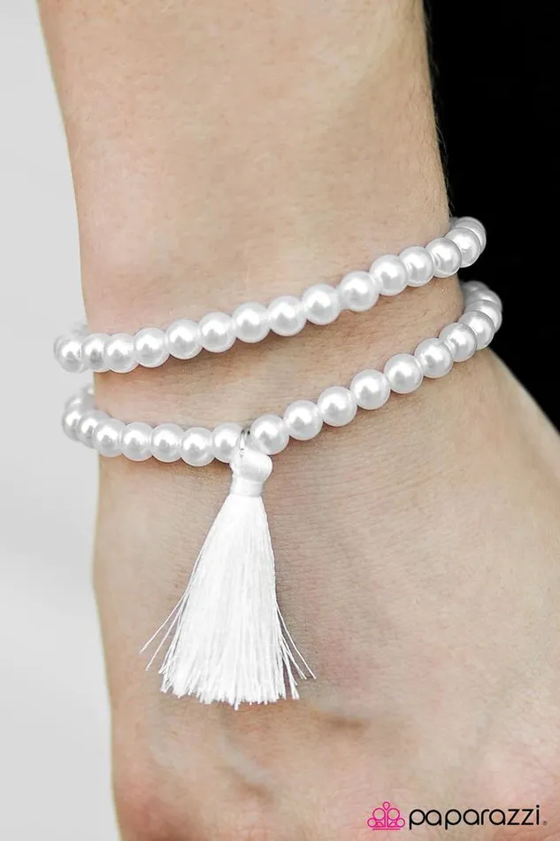 Paparazzi Jewelry Bracelets Paparazzi Bracelet Surprise Voyage White