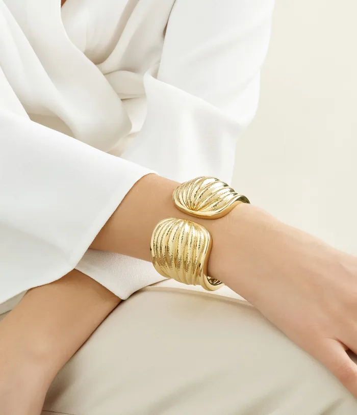Scallop Cuff Hammered 18K Gold David Webb PreStyled Sets