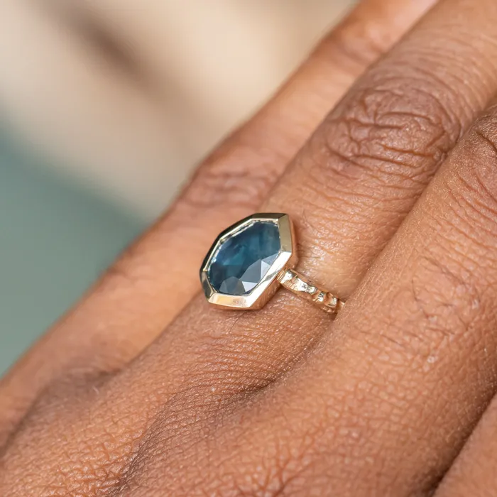 Rings Discovery Gems 154ct Geo Slice TealBlue Sapphire Evergreen Low Profile Bezel Solitaire Ring in 14k Yellow Gold